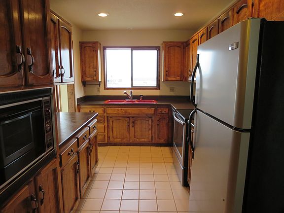 kitchen with new appliances and garbage disposal