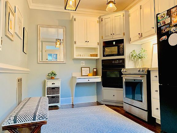 4th image of 804 Cornell St