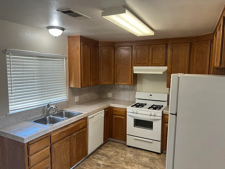 410 Lawton St #9 — Photo 3