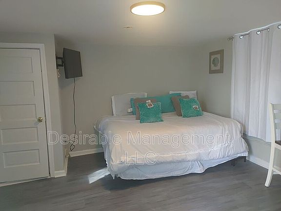 4th image of 306 Hollywood Ave #A