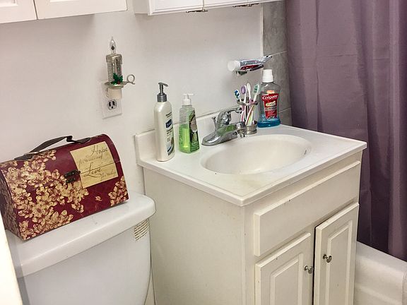 4th image of 397 N Broadway APT 1L
