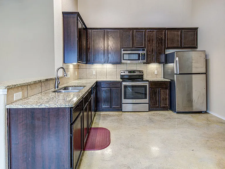 1042 Carolyn Cv — Photo 7