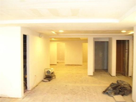 4th image of 31 Court St