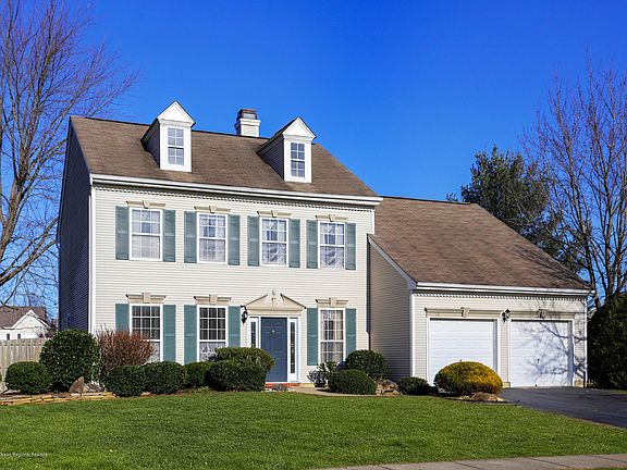 3rd image of 70 Seton Hall Dr