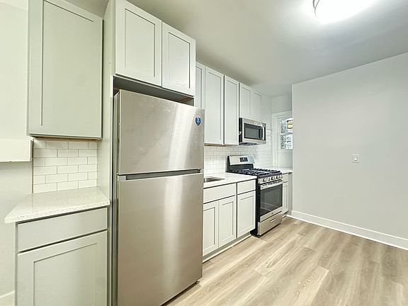 4th image of 276 Montana St