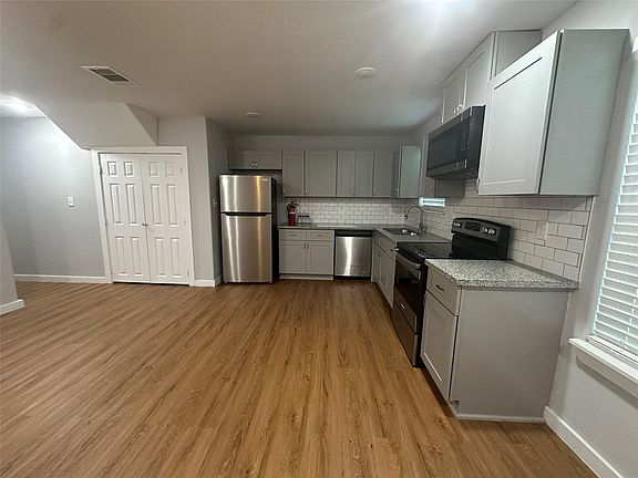 4th image of 6610 Haight St #B