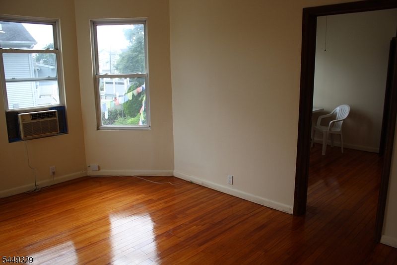 1st image of 39 Jane St Floor 2