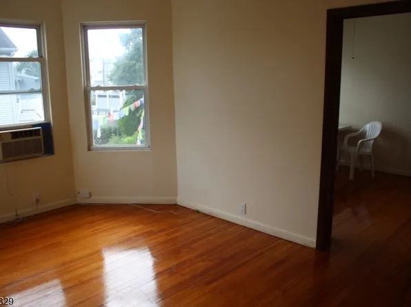 39 Jane St Floor 2, East Rutherford, NJ 07073