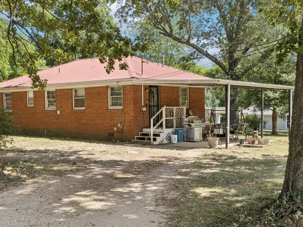 58 Swift St W, Mc Ewen, TN 37101