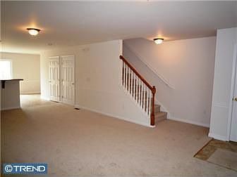 5th image of 8 Lower Oak St