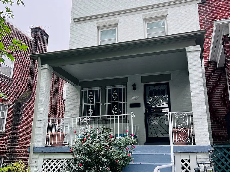 422 21st St NE #B — Photo 1