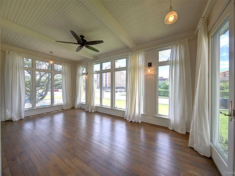159 Magnolia Blvd — Photo 16