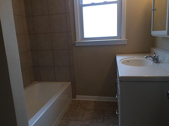 Beautiful updated full bathroom