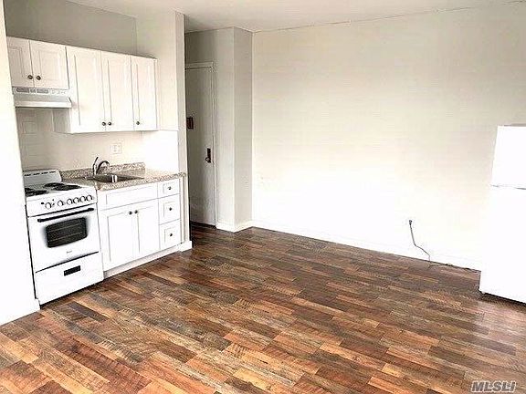 3rd image of 215 E Broadway APT 6F