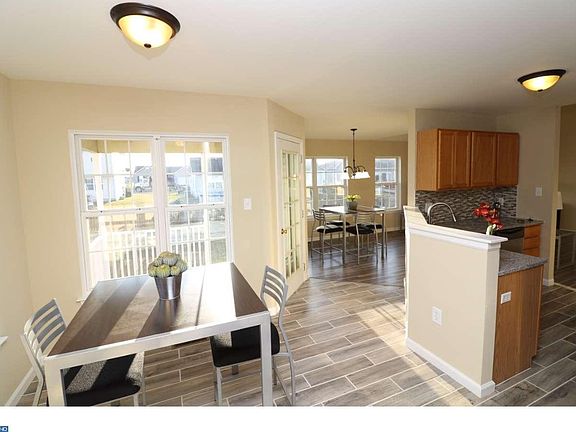 4th image of 423 W Harvest Ln