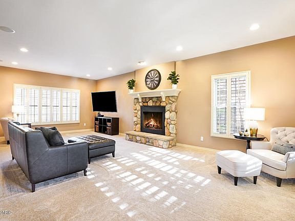 3rd image of 5839 Dix Dr NE