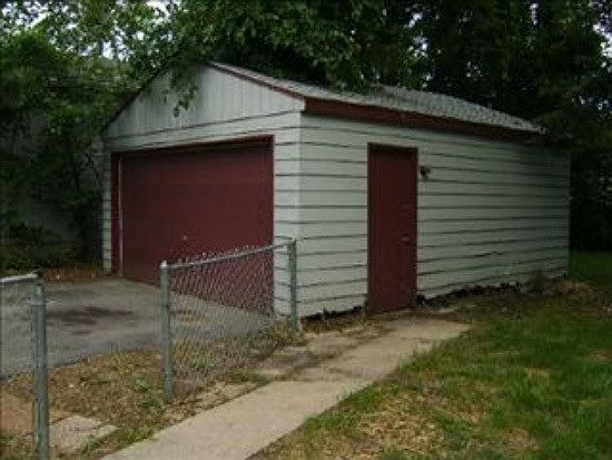 2nd image of 3004 Bildahl St
