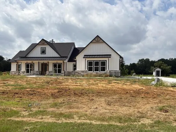 24835 Two Rivers Rd, Montgomery, TX 77316