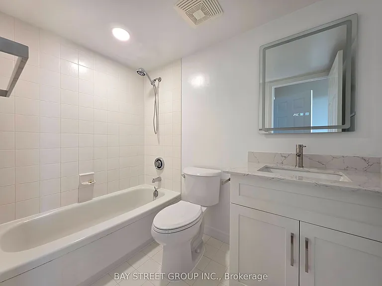 1 Aberfoyle Cres #2011 — Photo 21