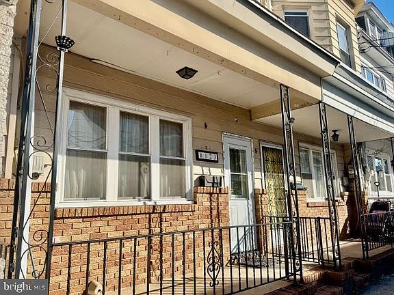 3rd image of 123 N Jardin St
