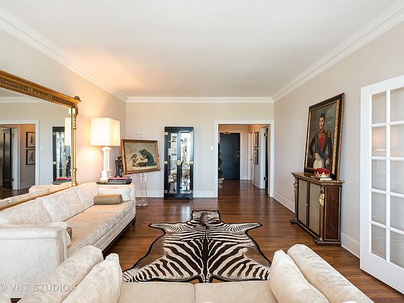 3rd image of 3520 N Lake Shore Dr APT 8N