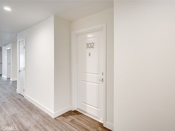 4th image of 14526 Hartland St #103