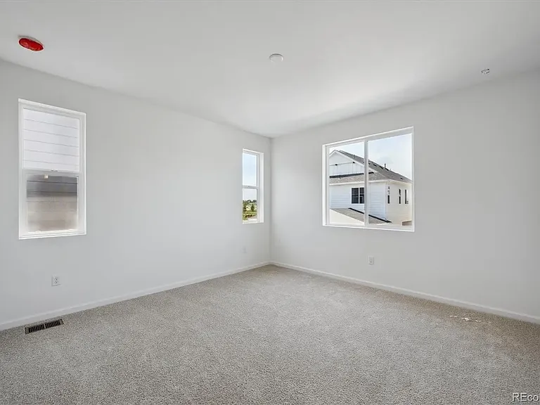 1366 Penner Dr — Photo 9