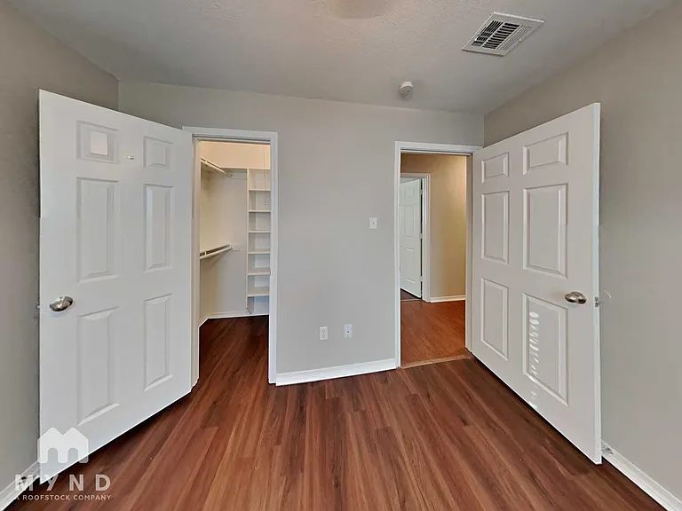 461 NW Charlyne Dr — Photo 10