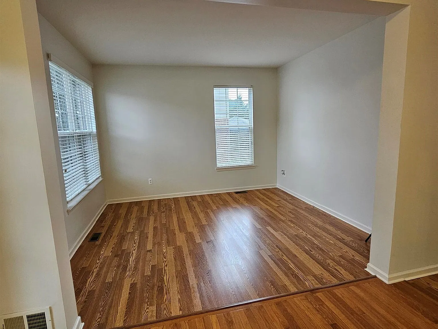 4 bed, 2.5 bath, 3276 sqft, $2,995 — Photo 3