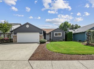445 E Berkeley St, Gladstone, OR 97027