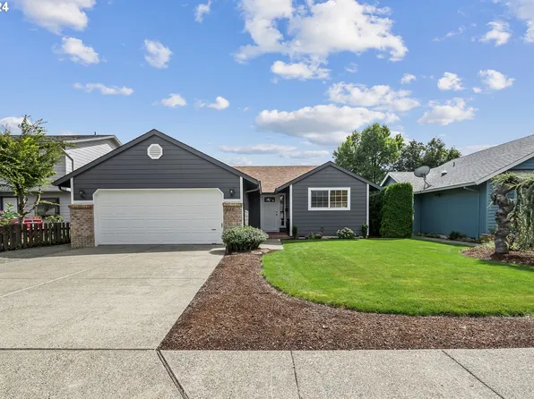 445 E Berkeley St, Gladstone, OR 97027