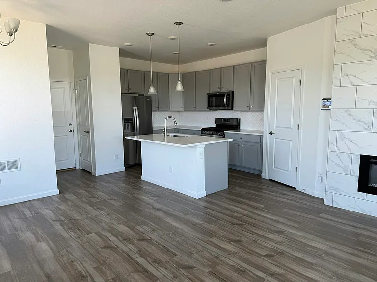 1940 S Poplar Ct — Photo 6