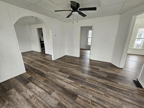 4th image of 228 Meachem Ave