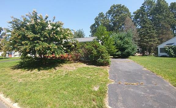 4th image of 12 Nevada Dr #A