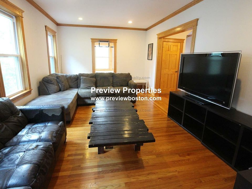 1st image of 124 Columbia St #1C