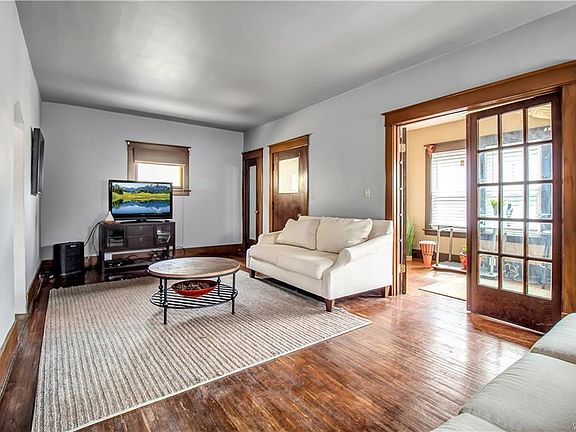 5th image of 115 Tremont Ave