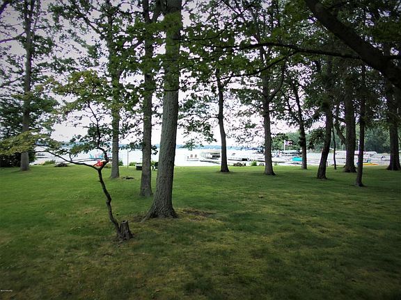 3rd image of 2752 Burlington Dr