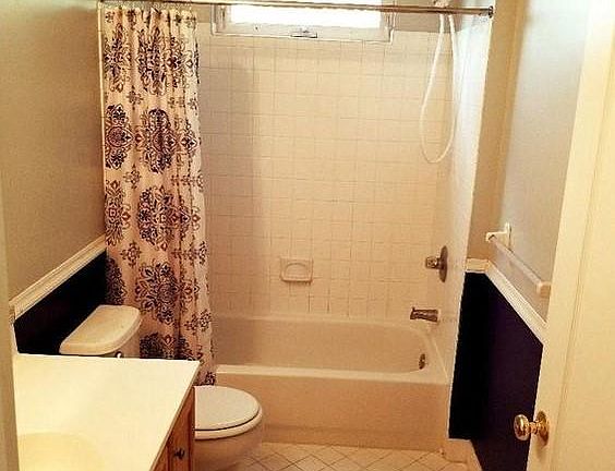 Full Bathroom 2