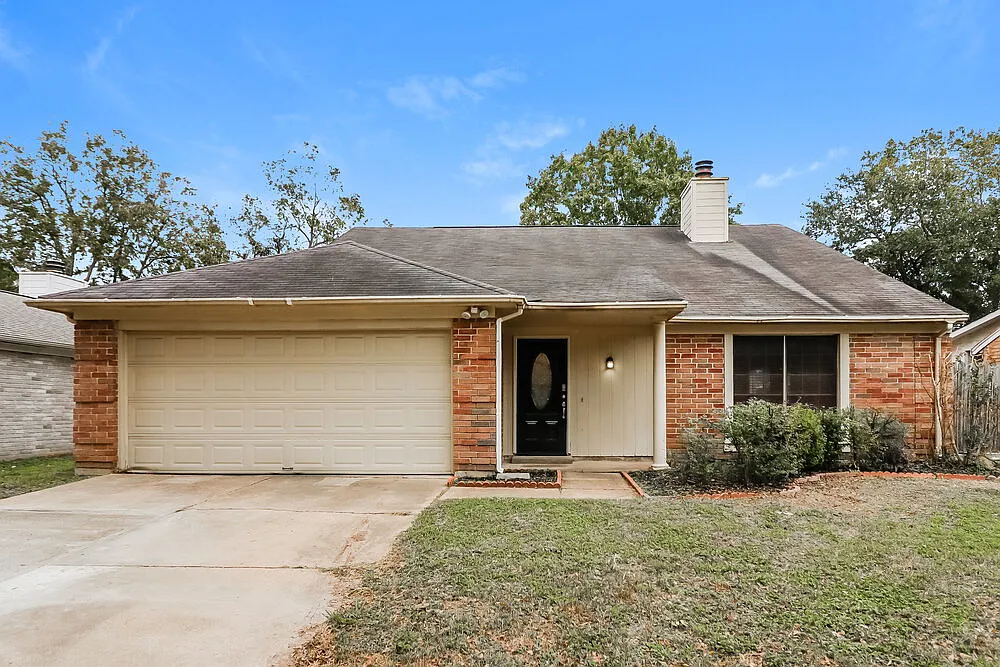 3 bed, 2.0 bath, 1696 sqft, $1,920 — Photo 1
