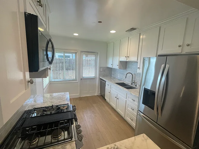 1604 Clay St #1604 — Photo 6