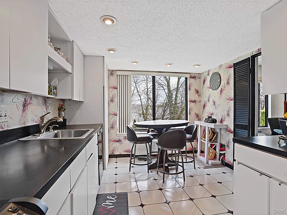 5th image of 500 High Point Drive #211