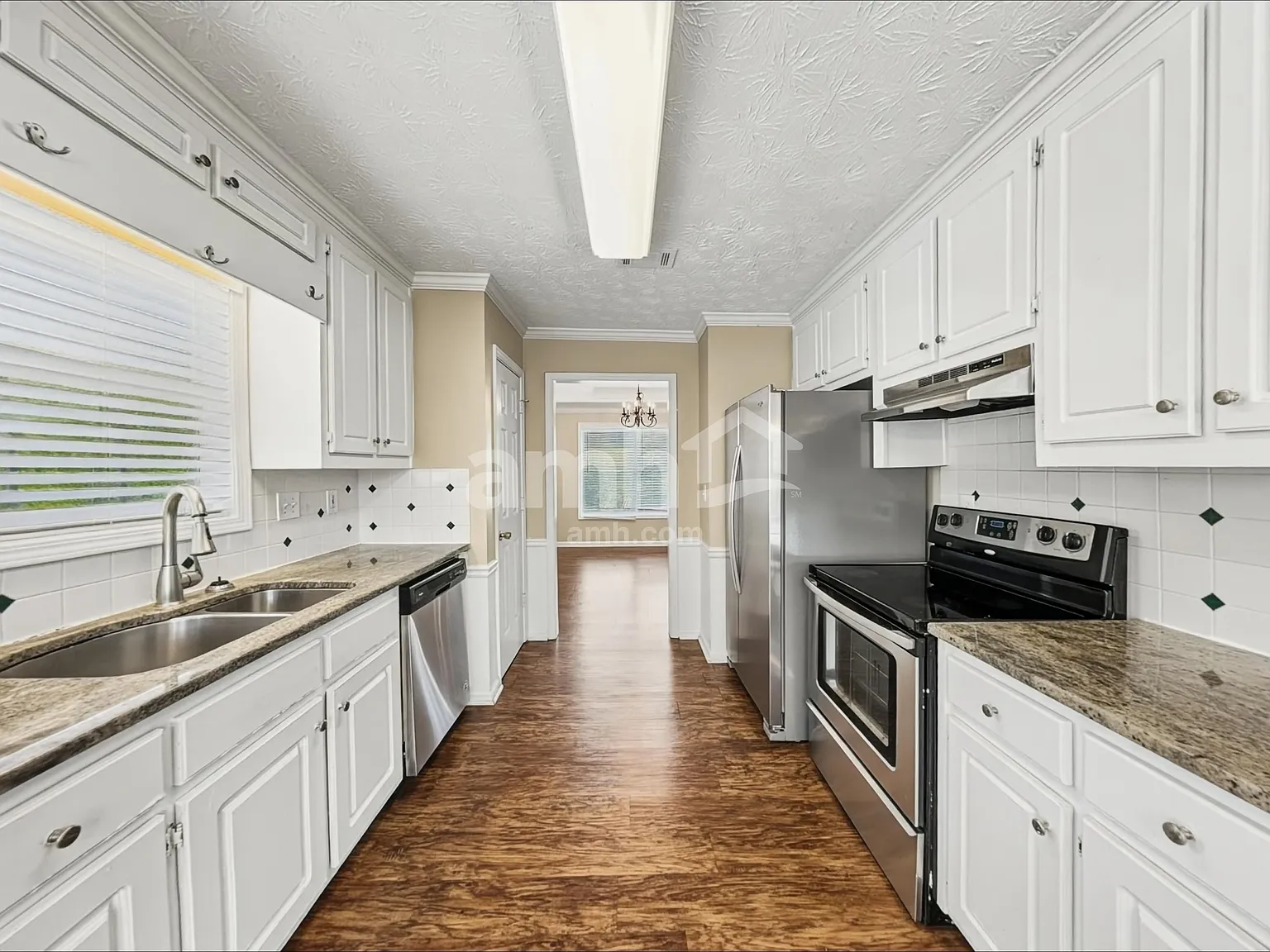 4 bed, 3.0 bath, 2202 sqft, $2,340 — Photo 3