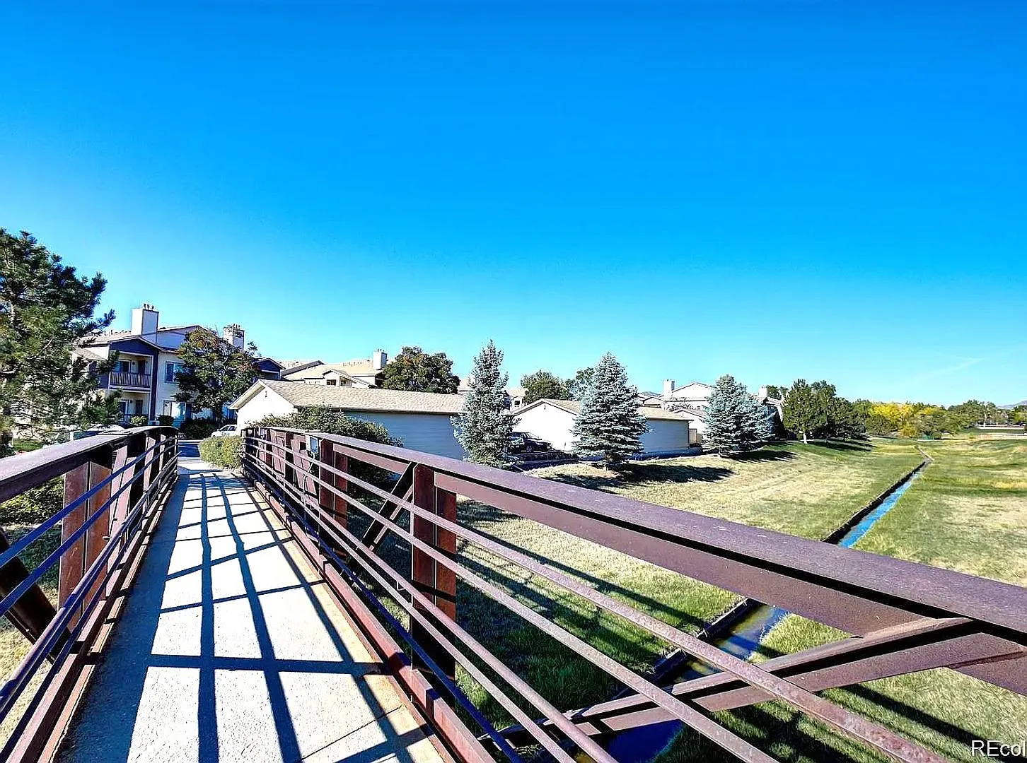 Great Littleton Condominium with Garage — Photo 4