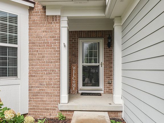 3rd image of 526 King Fisher Dr