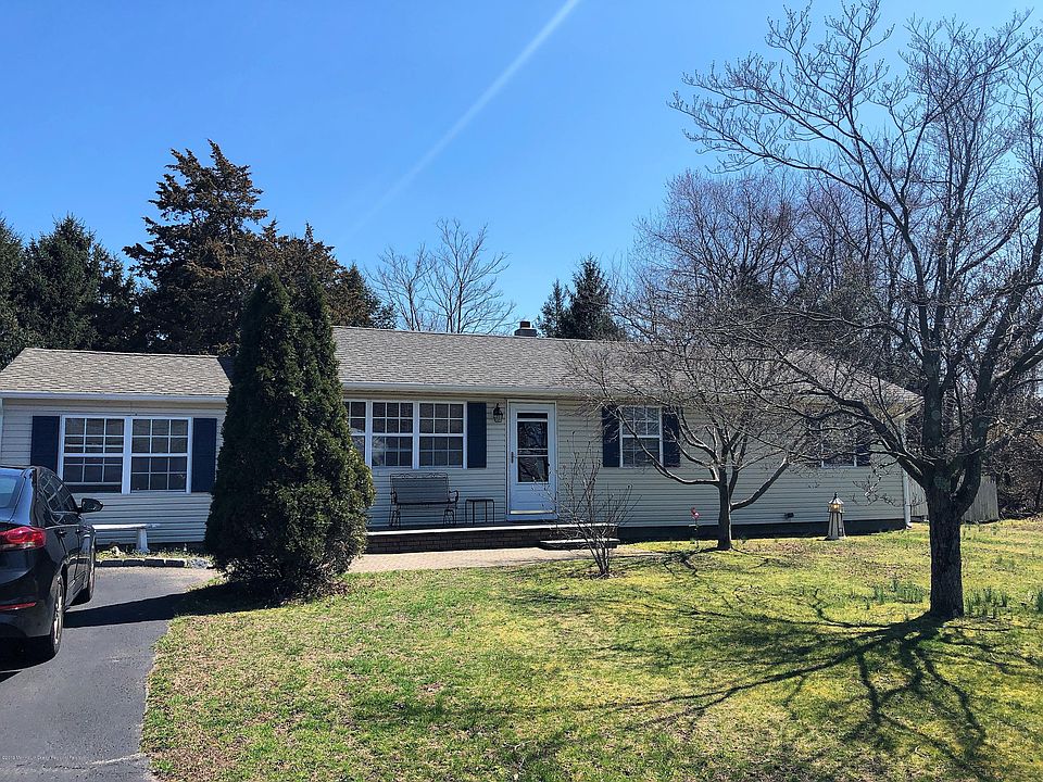 1st image of 8 Michele Dr