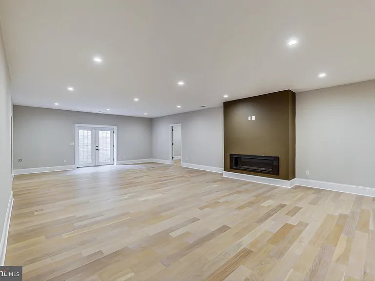 3104 Sleepy Hollow Rd — Photo 31