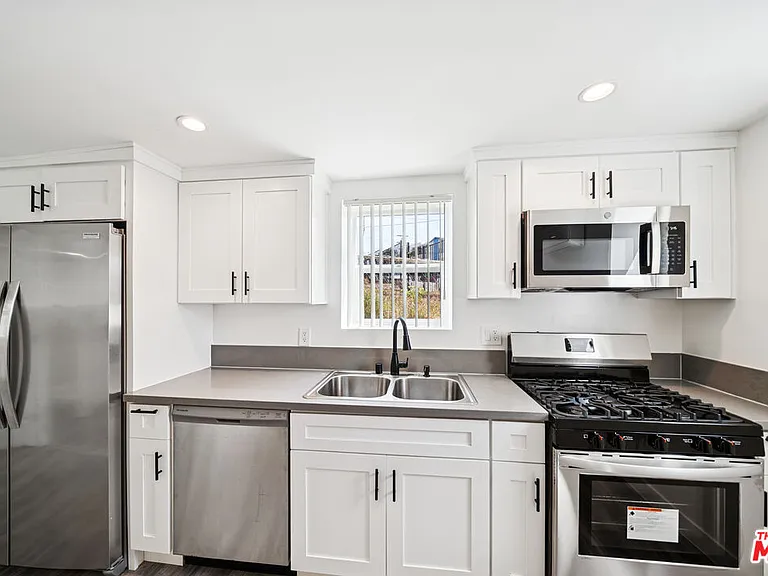1267 Vin Scully Ave #1/2 — Photo 3