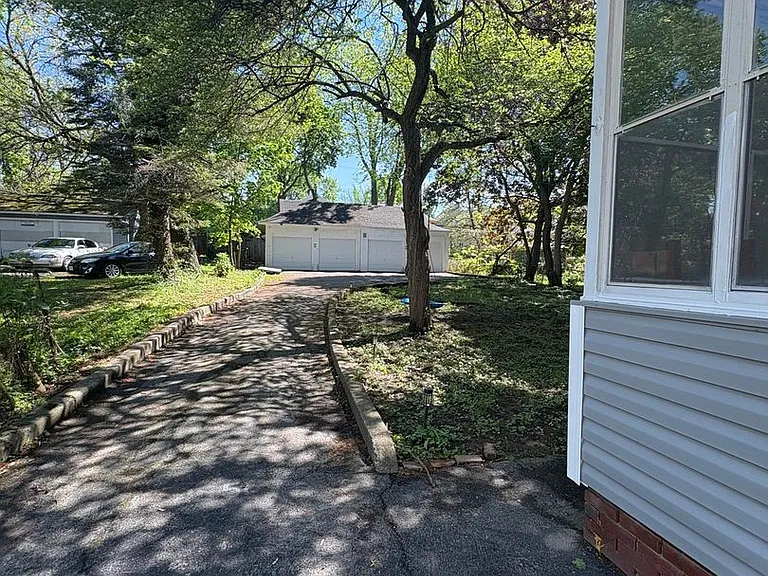 45 Clay Ave — Photo 2