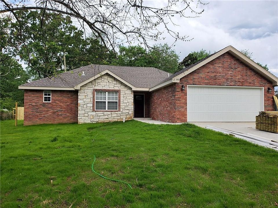 1st image of 2906 Summitt Dr