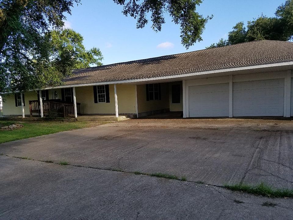 Front of house and driveway
